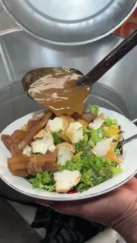 fix, bakal jadi langganan!! ini dia tahu campur yang rasanya pas di lidah harganya murahhh 😍😍😍 Silahkan dilarisin man temann __ Lokasi: Jl Basuki Rahmad, samping Geprekin  Jam buka: 16.00-Habis Harga: Rp15,000 __ #kulinerlamongan #tahucampurlamongan 