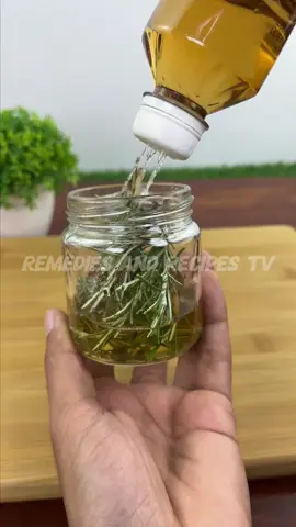 The rosemary secret for memory and focus 😱🌿✨#rosemarysecret #NaturalRemedy #homehacks 