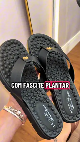 A sandália terapêutica Modare Ultraconforto foi desenvolvida para aliviar dores da fascite plantar, esporão de calcâneo e auxiliar na má circulação. Mais que estilo, é bem-estar em cada passo. Garanta a sua!  #doresnospes#modareultraconforto #fasciteplantar#aliviodasdiresdospes#mulungudomorrobahia 