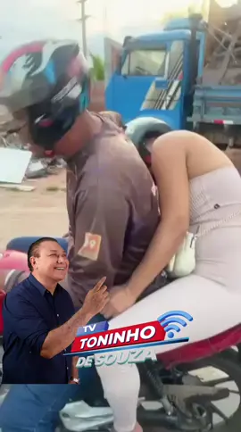 A vida de motoboy não é fácil. Nesse caso aqui ele teve dificuldade para entregar a passageira na manhã deste domingo, em Cuiabá. A viagem não foi tão longa, mas ela simplesmente 