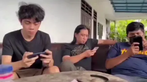 Đang Chs game mà đám bạn ngồi cạnh kiểu : #nhasangtaofreefire #GamingOnTikTok #freefire #viral 