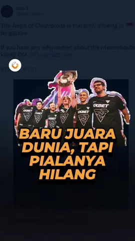 Gimana rasanya baru banget juara dunia, dapet piala yg sangat diimpikan, tapi belum ada sehari pialanya tiba-tiba hilang. Momen unik dan lucu ini terjadi oleh tim Tundra yg baru aja menang TI 11. Mereka kehilangan Aegis, yg berubah jadi perburuan Aegis of Champion di internet. Referensi: Dotesports Twitter Tundra Dota2update . . . . . . . . #gamejeruk #dota2 #tundra #ti #esprorts 
