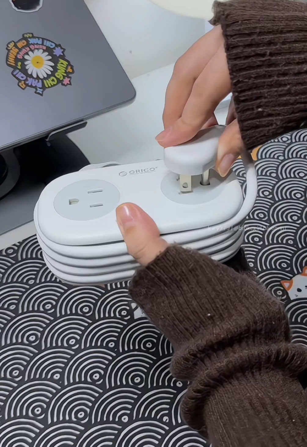 best find! i had to get this portable & travel-friendly extension cord. all travelers can attest that you need this 🤌🏼✨  @Orico Exclusive Shop  @ORICOStore  #powerstrip #extensionwire #Orico #travelpowerstrip #travelessentials