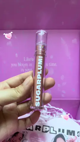 SUGARPLUM MistyNow Blurring Tint là son tint nước thuần chay, thấm nhanh cho nền môi mờ ảo, tự nhiên.#son #sonsugarplum #makeup #viral #fyp 