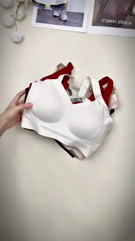 Algumas juram que só usam sutiã com bojo… outras não trocam o conforto do sem bojo por nada. 😏 Esse modelo tem alça larga, é reforçado e dá a sustentação que você precisa sem marcar. 👉 E você, é #TeamBojo ou #TeamConforto? 💬 Oferta por tempo limitado! #SutiãConfortável#Kit3Peças#SustentaçãoDeVerdade