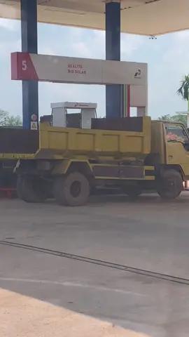 tangki atau bak mandi segeda itu tolong ini pom simpang ahok kebon 9 izin @humaspoldajambi75 @POLDAJAMBI @polseksungaigelam 