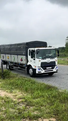 Mưa kệ nhắm mắt quay luôn🤣#basuriv8 #kenongvang🎺🐝 