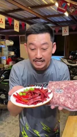 ฝนตกงี้ไปลาดไม่ไหว เอาของที่มีละกัน