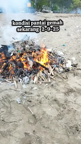 Kembalikan pantai Gemah yang indah dan nyaman😭😭😭 #ceritarina #kasirwarkop #tulungagung24jam #pantaigemahtulungagung  #jlstulungagungselatan 