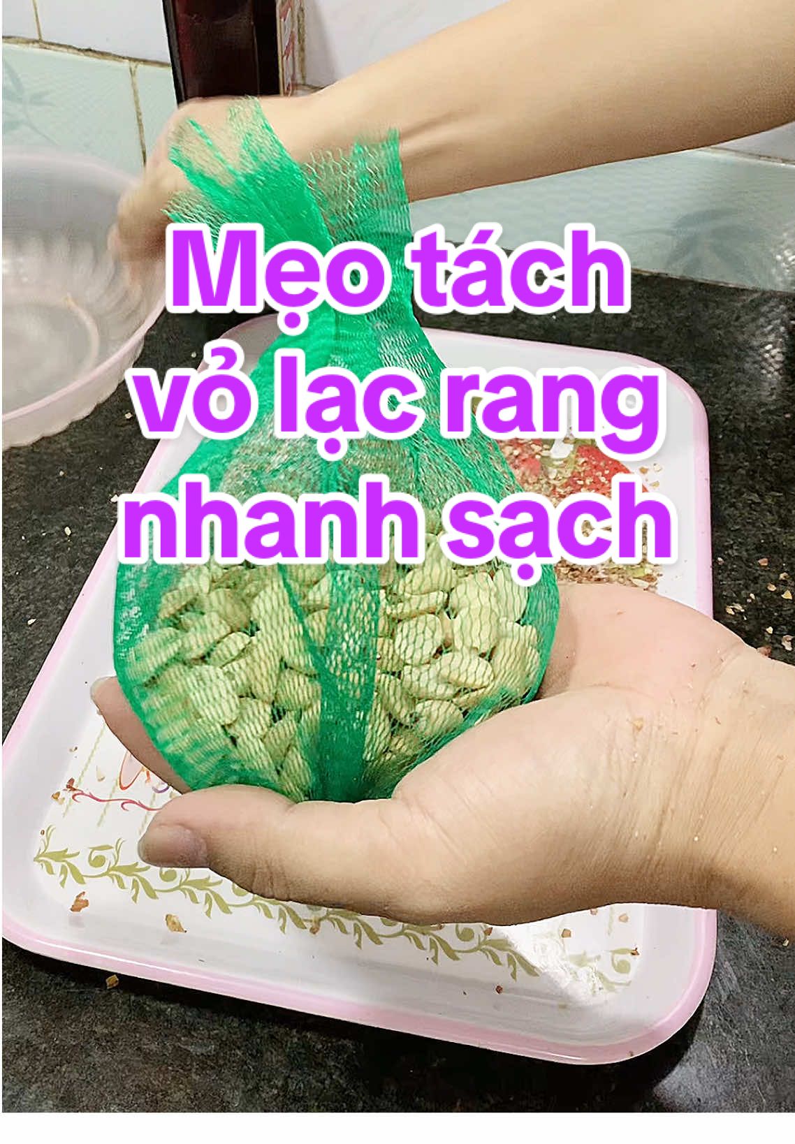 Mẹo hay tách vỏ lạc rang nhanh và sạch #viral #viralvideo #meovat #meotachvolac #fyp  @Ngọc Anh Nguyễn  @Ngọc Anh Nguyễn  @Ngọc Anh Nguyễn  @Tùng Lê 