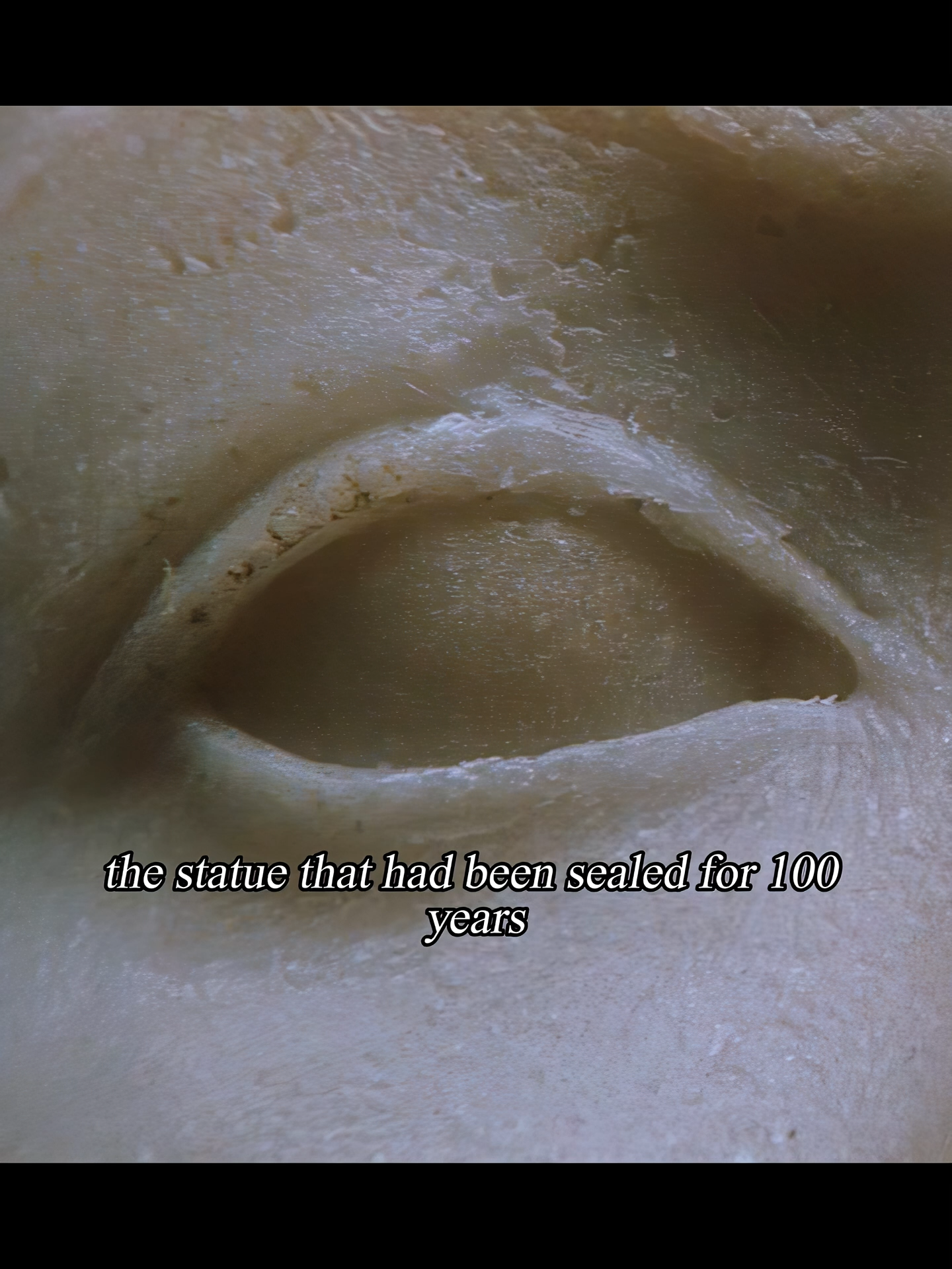 The statue that had lain dormant for a thousand years suddenly came to life.#fyp #movie #usa #filmcommentary #fantasy