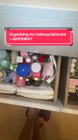 I’m doing a GIVEAWAY💜💜🧼🌸 I love you so much & as a thank you I’m sending BEAUTY BOXES to 3 lucky people! All you have to do to enter is: 1) make sure you are following me here, as I need to message you to win!  2) follow my IG: @hollyscarfone  3) tag 2 people that you think would love a beauty box too! I’ll be picking winners in 5 days time 💗✨