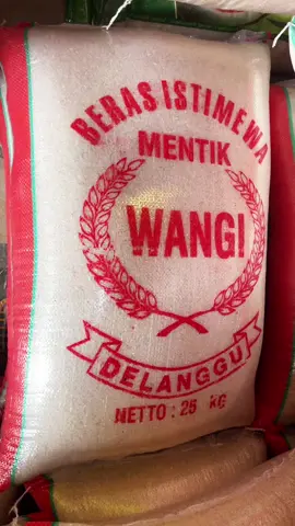 Beras mentik wangi delanggu pulen premium. WA order : +6281393626275 #beras #promomakangajian #beraspulen #berassoloraya #berasmentikwangi 