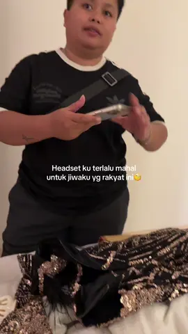 Di ilangno headset ku