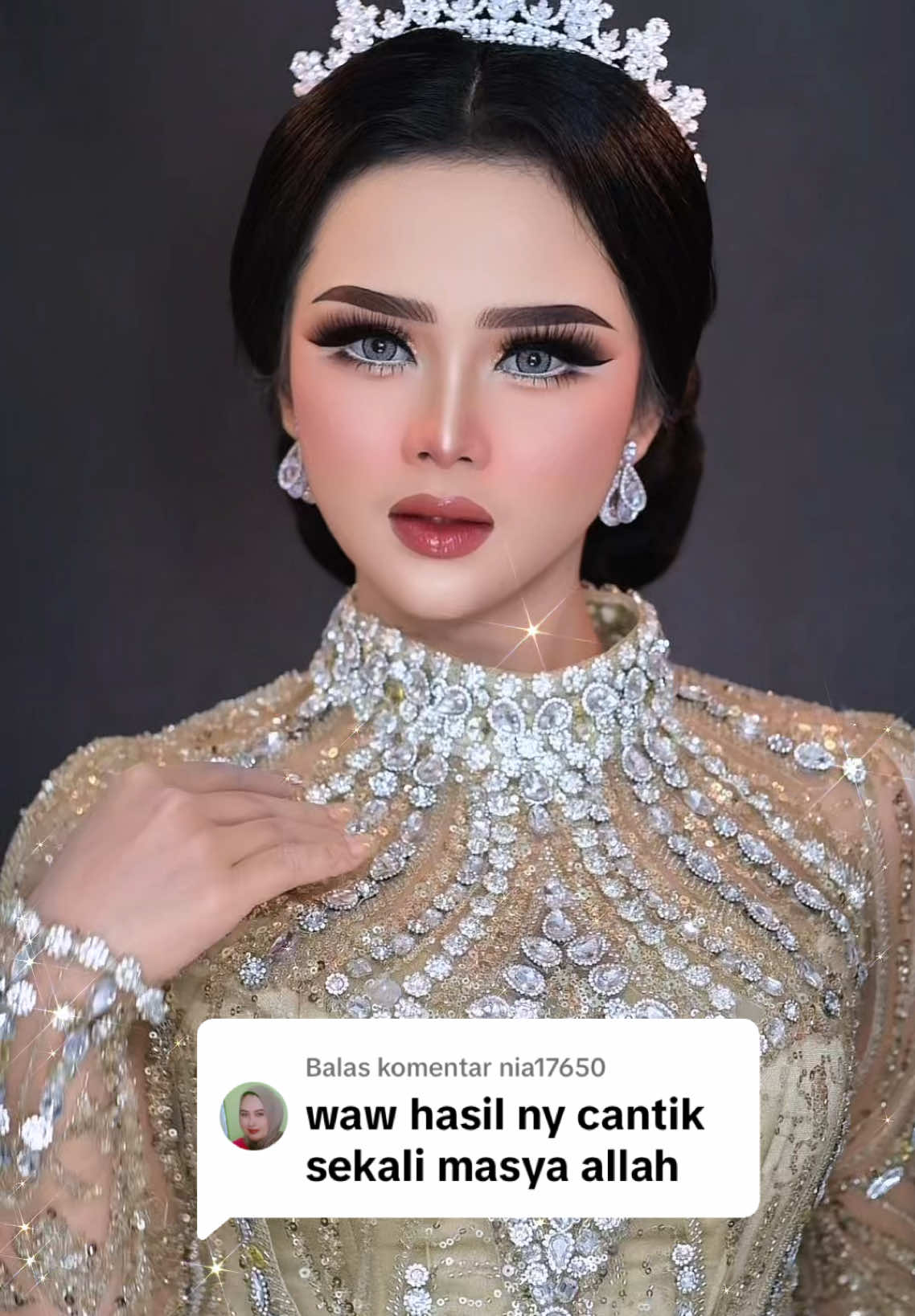 Membalas @nia17650 I am Queen😍👸🏼 #pengantinmodern #makeupmanglingi #beforeandaftermakeup #makeuptransition #makeupwedding 