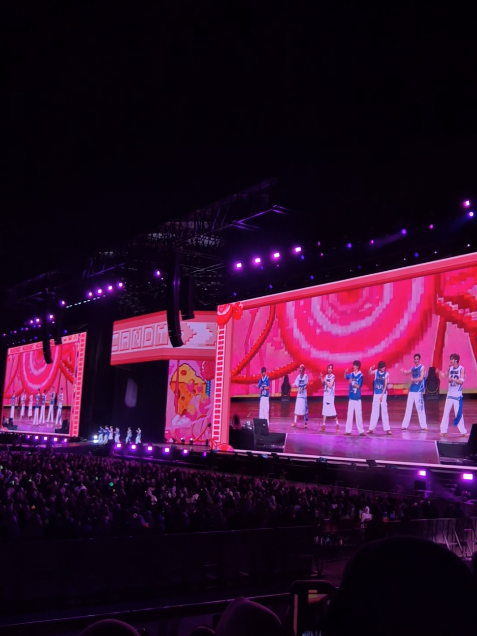 Ges kalau kalian capek biar sijeuni indo aja yg gantiin nyanyi. Bonusnya ada e~aaa~ e~aaa~  #thedreamshow4 #thedreamshow4_in_jakarta #tds4jakarta #nctdream 