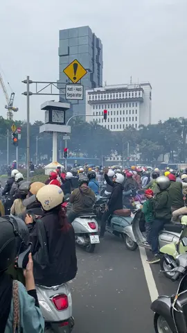 Sekali nya keluar banyak, itu lah vespa😁 #vespa #vespaklasik #vespaindonesia #fyp #fyppppppppppppppppppppppp 