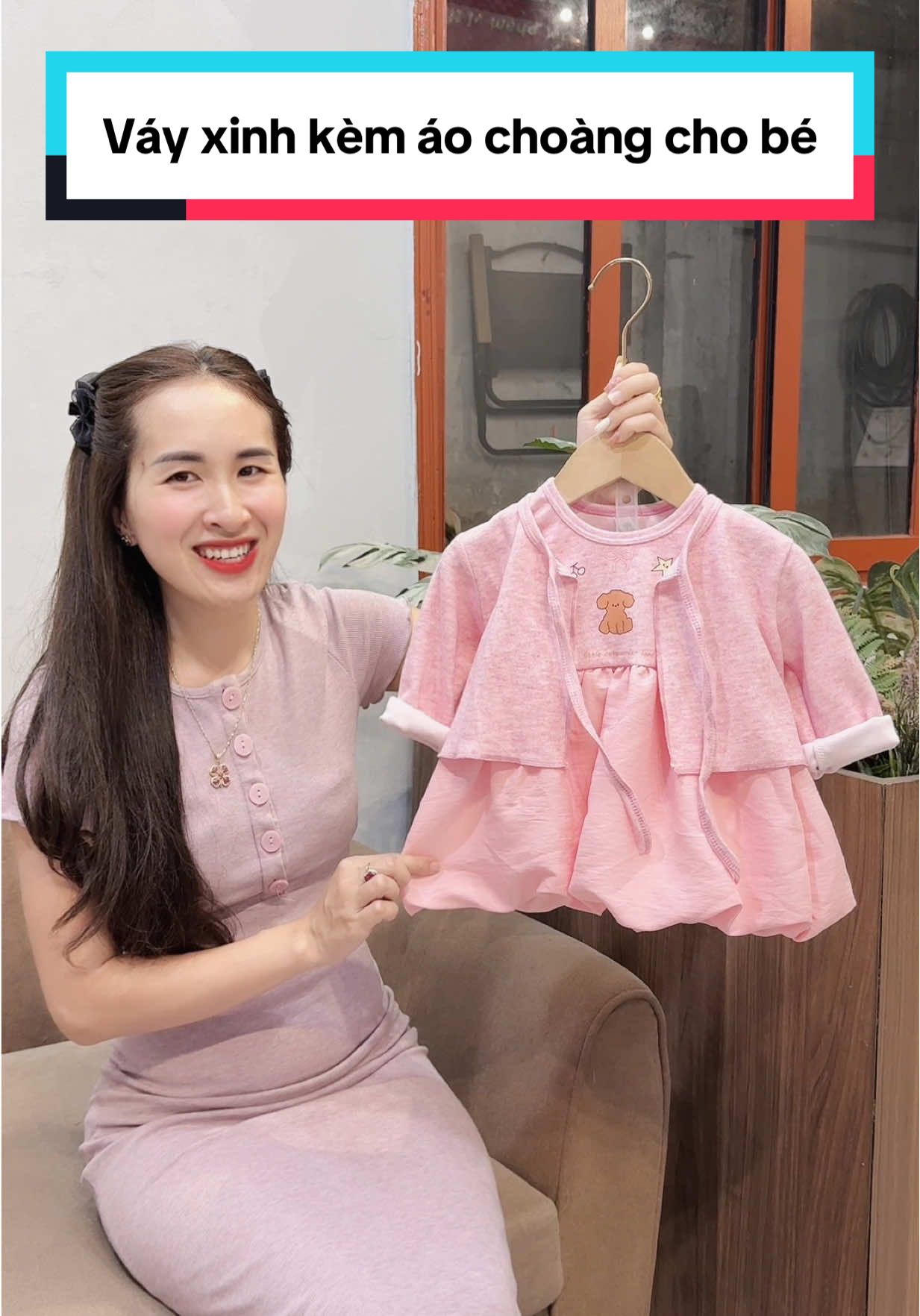 Thời tiết vào thu lạnh sắm váy xinh cho con thui các mom ơi #vaytieuthuchobe #vaythudongchobegai #vayxinhchobe #trangkumkids #thờitrangtreem 