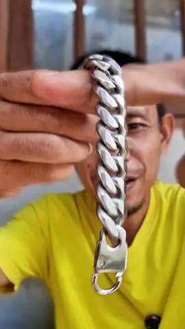 Gelang rantai banyak varian ukurannya ya, klik aja di keranjang kuning. #gelang #gelangrantai #gelangstainless #gelangcowok #gelangtitanium 