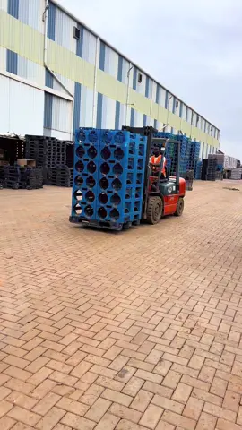 This Is What We Do🫂🙌🏾#forklift #forkliftoperator 