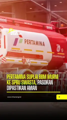Pasokan energi kembali mengalir lancar. Pertamina Patra Niaga memastikan kargo base fuel alias BBM murni siap masuk ke SPBU swasta hari ini. Suplai ini diharapkan segera mengatasi kekosongan yang sempat dialami sejumlah SPBU swasta beberapa waktu lalu. Stok BBM murni yang masuk ke SPBU swasta telah disesuaikan dengan standar kebutuhan badan usaha. Proses distribusi dilakukan secara transparan melalui skema Open Book Pricing, dengan pengawasan kualitas oleh Joint Surveyor untuk memastikan pasokan aman dan sesuai spesifikasi. Dengan kehadiran suplai baru ini, masyarakat dapat kembali mengisi bahan bakar di SPBU swasta tanpa khawatir kehabisan stok. Pertamina bersama mitra swasta menegaskan komitmen menjaga ketersediaan energi demi kelancaran mobilitas publik. #InfoEnergi #BBMSwasta #Pertamina @xvg.id @VOX Indonesia 