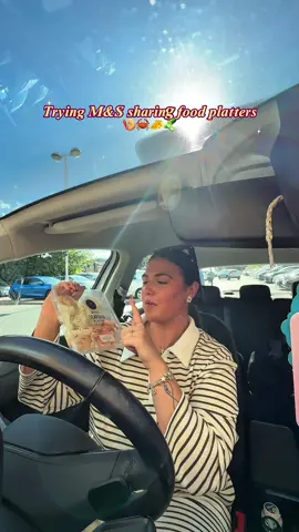 Trying M&S food platters🤤#marksandspencer #newinmarksandspencer #foodreview #foodplatter #mandsfood 