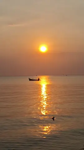 masyaAllah cantik banget sunsetnya  #sunset #senjasorehari 