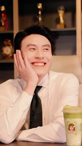 Aku pikir dia ini om-om tampan yg buat jantungku berdebar-debar.  Eh ternyata dia berondong yg berkarisma.. oh may god aku tergoda olehnya🫰🫰🤤🫣#liuxiaoxu #liuxiaoxu刘萧旭 #aktorchina #muda #tampan 