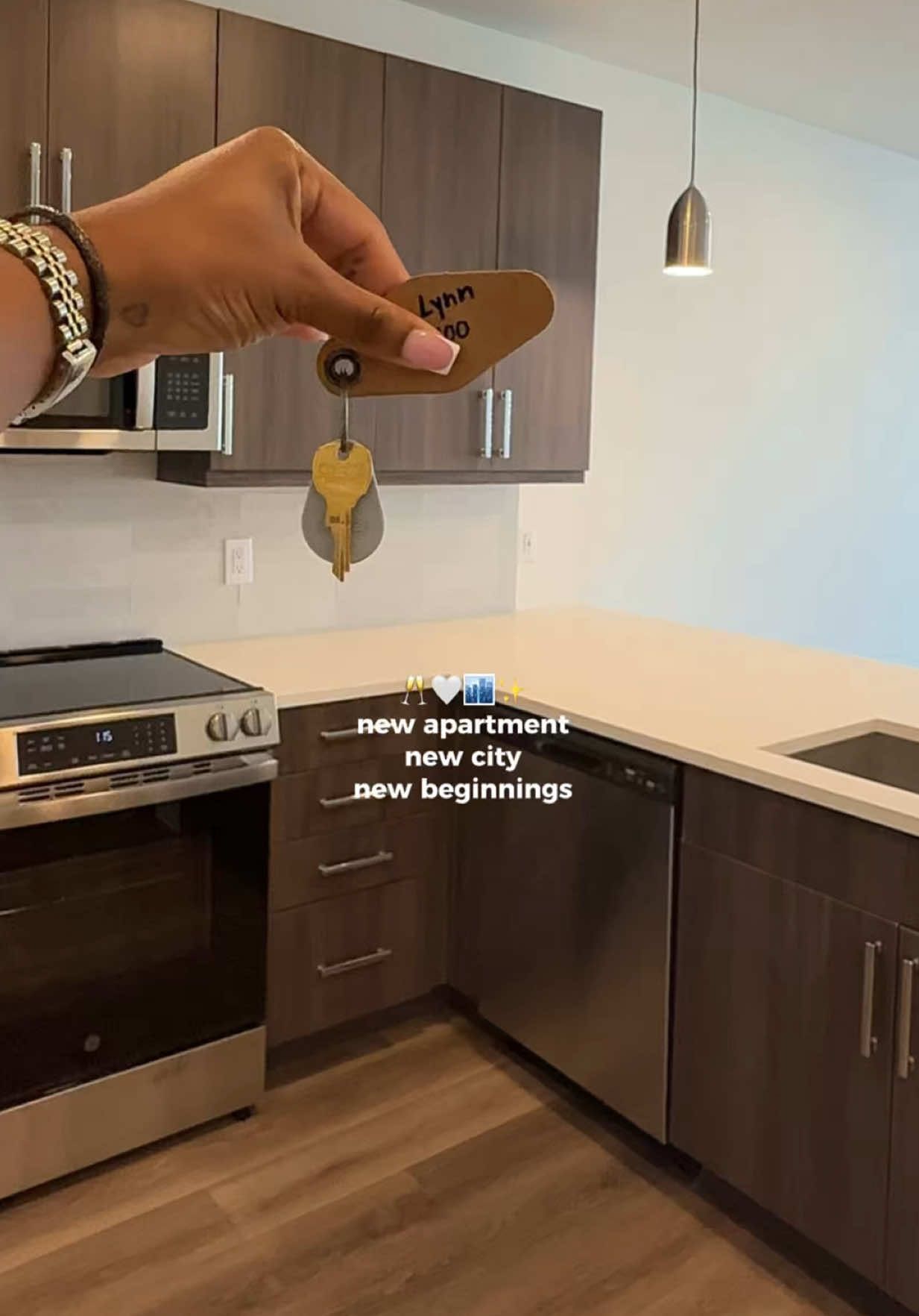 Gods timing is everything🤍beyond grateful & so excited for this new chapter🥲🫶🏽 (Bare with me on the content, this move has me beyond busy!) #newapartment #newcity #luxuryapartment #dallas #blackgirl 