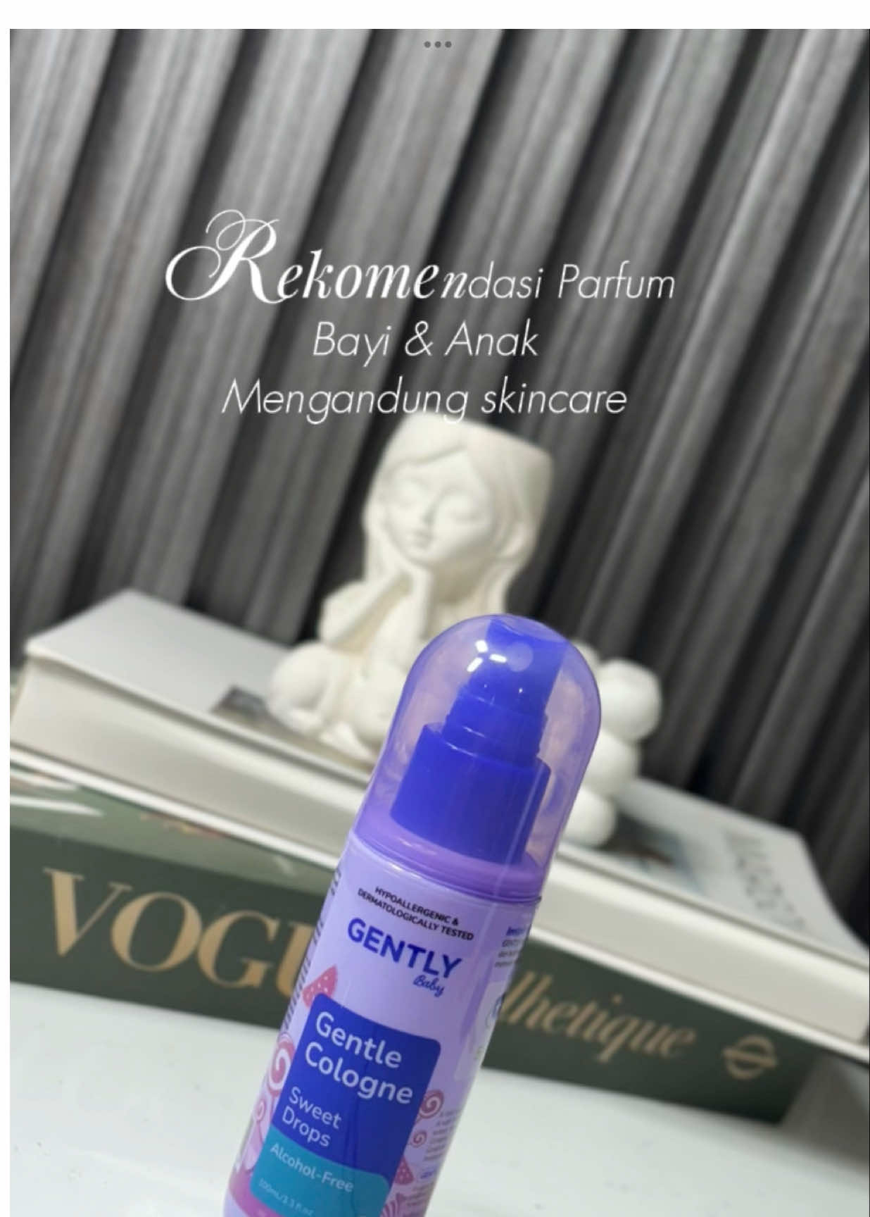 parfum di kulit bayi? 😱  Tenang moms, ini bukan parfum biasa.  Parfum dengan kandungan skincare. 0% alkohol, water-based, aman untuk bayi & anak.  Bayi tetap wangi, kulit lembut terjaga dan bau khas bayi tahan hingga 4 jam. 💙 #gentlybaby #wangikhasbayi #colognebayi #parfumbayi #wangibayi 