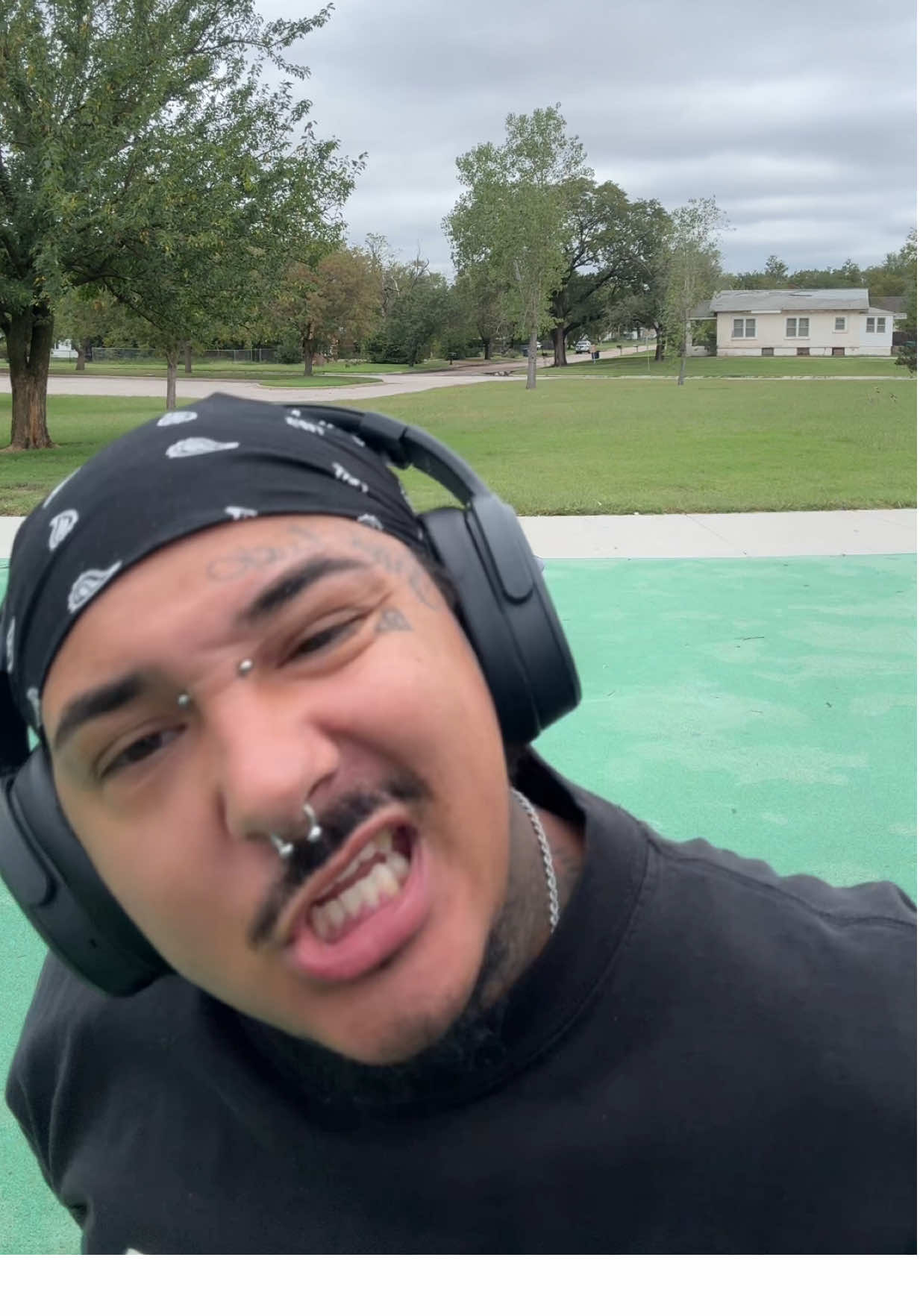 I’m just  shakin back