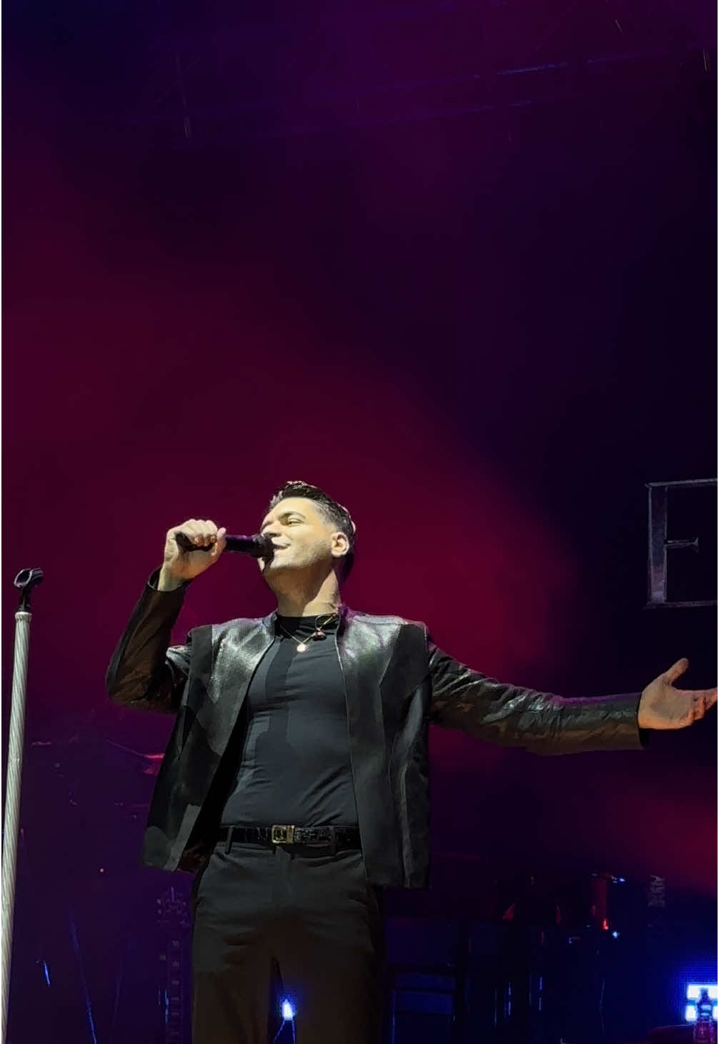 Gözüm görmesin ama tırnağın da kırılmasın @Emir Can İğrek  #emircaniğrekkonser #emircaniğrek #emircanigrek #emircaniğrekşarkıları #tiktokviral 