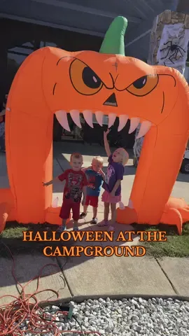Halloween at the campground 👻 one of my fav days of the year! I also can’t believe my kids filled the ENTIRE bogg bag with candy 🍬 😅🤣 #halloween #halloweenvlog #campground #campgroundvlog #trickortreat 