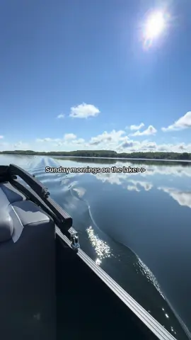 Nothing like a crisp fall Sunday morning boat ride to start the day right☺️ #boating #lakeday #lakelife #relatable #fy 