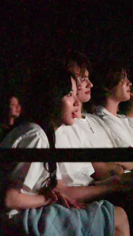 Reaction ฉากพ่อครูเคลียร์ใจกับพริม สนุกมาก พ่อครูไม่แพ้เสียงในหัวตัวเองแต่แพ้เสียงในฮอล 555555555 คือ แม่เขมเสียงในหัวดังเกิน ใด ๆ คือ ดาราสาวทำหน้าที่แทนทุกอย่าง ทั้งโอ๋ ๆ น้องเขม ทั้งรีแอคแทนทุกคน เจนิสทำงานหนักมาก 😂 Khemjira The Series EP8 #เขมจิราต้องรอดEP8