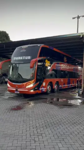 🚍💦 Nosso ônibus também gosta de um “day spa”. 🧖‍♂️✨