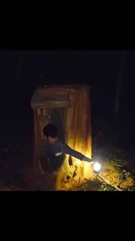 30 days solo survival: Build a secret underground shelter at the base of a large tree#survival #forest #shelter #treehouse 
