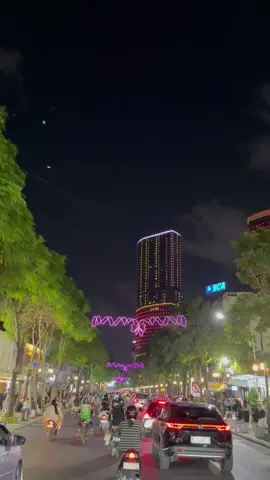 Vibes Jalan Tunjungan Surabaya malam hari ✨ #surabaya #tunjungan #jalantunjungan #vibes #fypシ゚ 