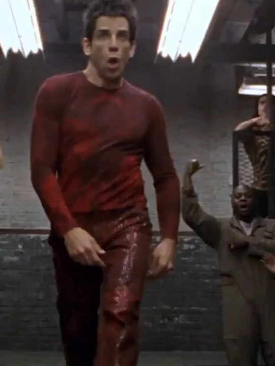 Zoolander usciva nelle sale 24 anni fa Film cult del 2001, è una satira sul mondo della moda, co-sceneggiata e co-diretta da Ben Stiller, che nel film interpreta il modello Derek Zoolander. Lo avete visto? #Zoolander #BenStiller #OwenWilson #anniversario #gr 