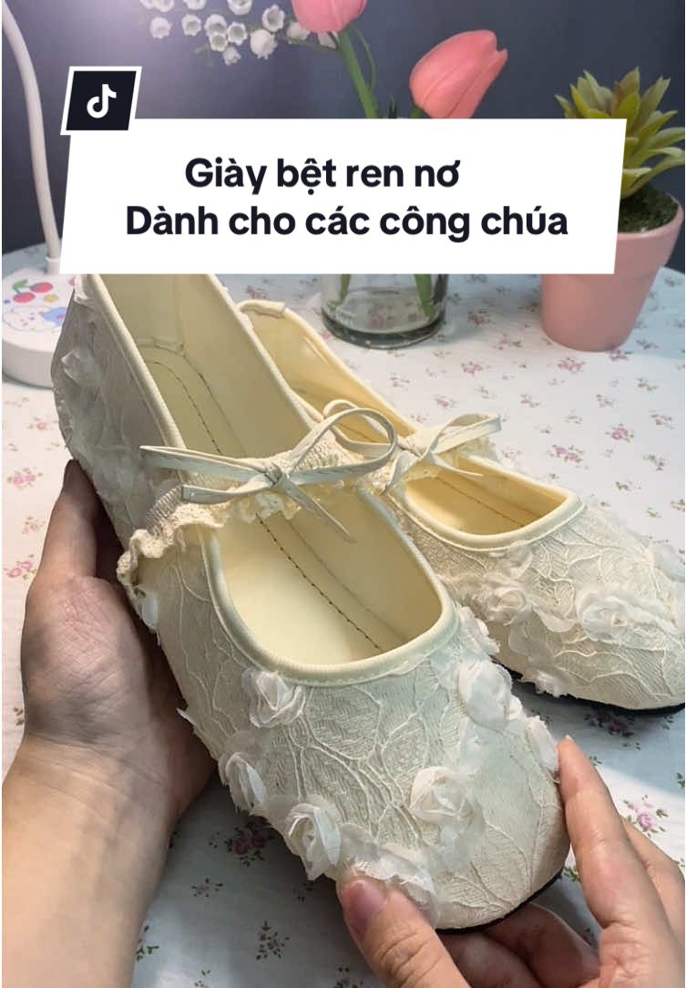 Iu ngay từ cái nhìn đầu tiên mà giá của em nó lại rất bình dân lun íkkk #embe1m55 #genzreview95 #review #giaytieuthu #giaydebet 