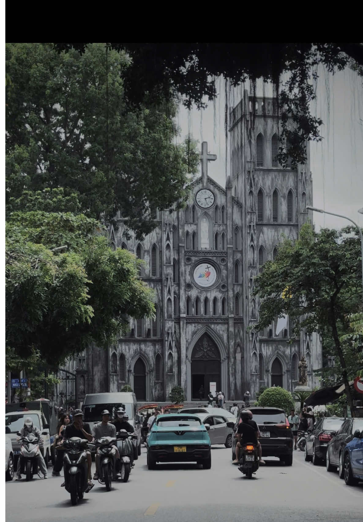 📍Hà Nội🍂 Mùa Thu Hà Nội thời tiết se se lạnh, mùi hoa sữa, trà chanh xôi cốm nhà thờ, nhạc chill chill sao nó buồn gì đou. #muathuhanoi #nhatholonhanoi #hanoi #dulich #nhachaymoingay  