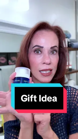 The Crumb Couture #perfume by @Snif is the perfect #holidaygift for the #fragrance lover in your life. #holidaygifts 