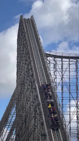 Boah die ist aber Hoch 😱 ⬆️ Colossos Heide Park Resort – Kampf der Giganten! #colossos #coaster #themepark #freizeitpark #heidepark   