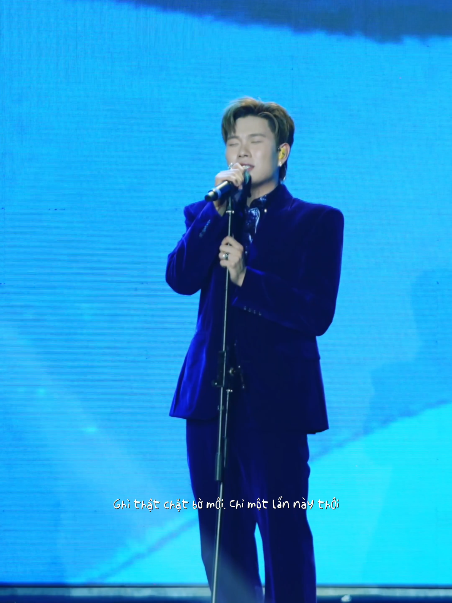 Món quà đặc biệt của buổi tối 20/9 hôm ấy, mọi người cùng xem với Dương nha 💙💛🎶 #DuongDomic #KhongThoiGian