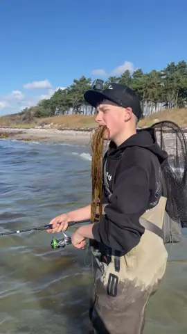 #fishing #fyp noob vs pro vs hacker@hyldahlfishing 