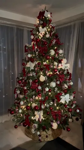 It’s been a week since I put up my Christmas tree, and there are already some changes and additions to the decorations. This is how it’s looking now and i love it! 😍✨ Hopefully this is the final look. 😂 #christmas #christmastree #christmasdecor #redandwhite #ribbon #ornaments #christmasballs #christmastiktok #decoratewithme 
