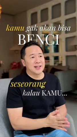 Kalo kamu merasa disakiti oleh orang lain..... Sebenarnya mereka bukan sedang menyakiti kamu Mereka itu sebenarnya adalah anak kecil yang terluka, yang engga tau harus berbuat apa Ketika kamu paham ini, kamu bukannya marah, melainkan akan menjadi kasihan melihatnya.... #MindDoctor #DennySantoso 