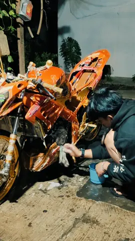 kali kali spil yang di kamar terus 