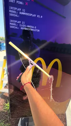 Gold camo squeegee 🫡#windowcleaning #satisfyingvideos #oddlysatisfying #smoothmoves 