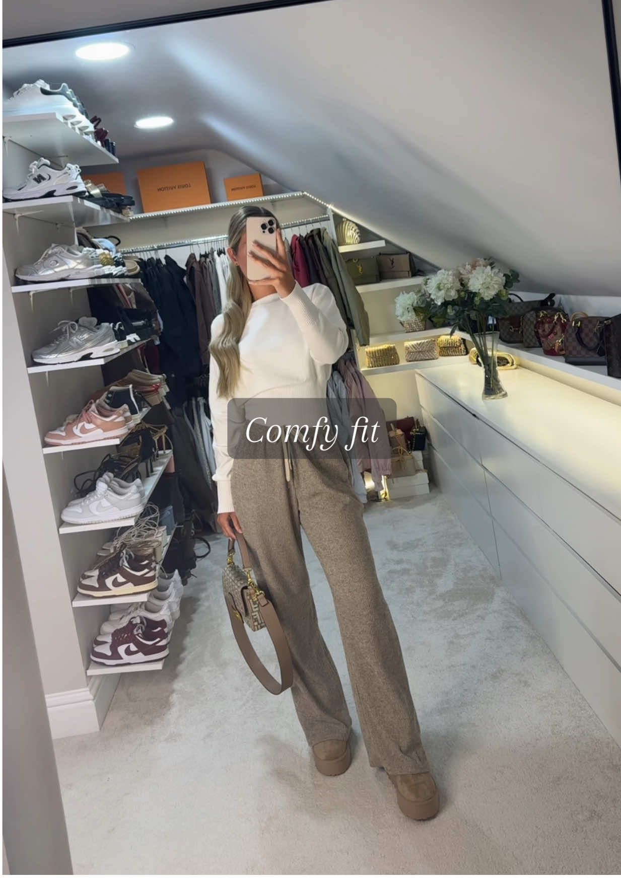 Comfy fits >> 🤍 #comfyoutfit #comfyfit #comfyclothes #tiktokmademebuyit #spotlight 